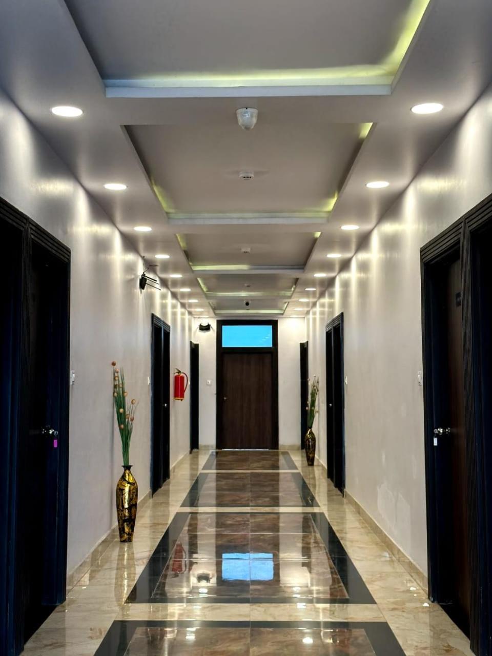 Grand Pearl Hotel & Banquet Lucknow Eksteriør bilde